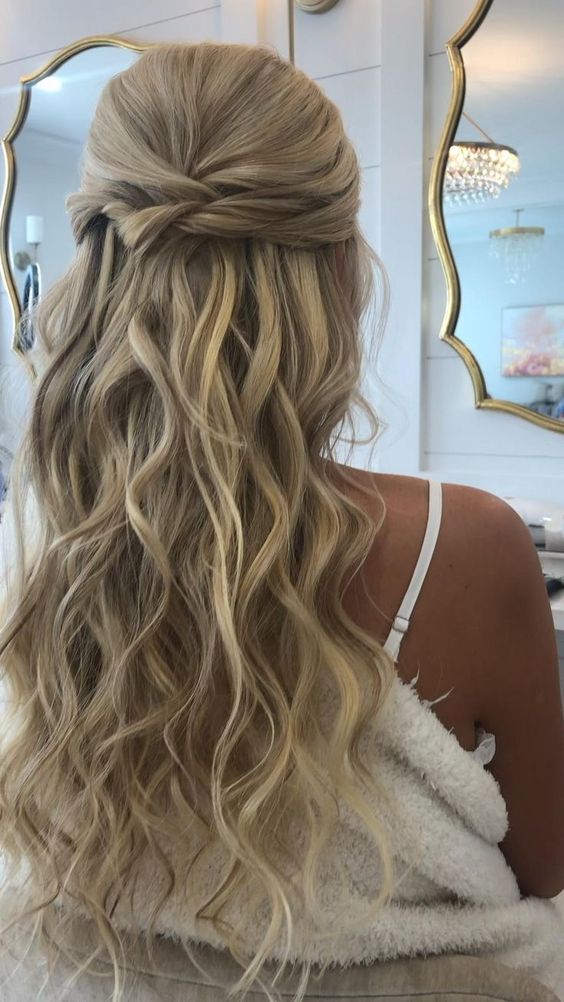  blonde prom hairstyle 