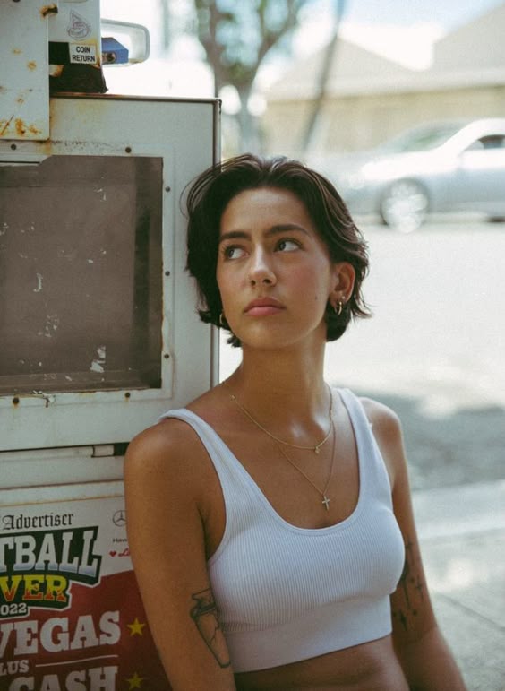 ear length hair aesthetic chic summer short hair