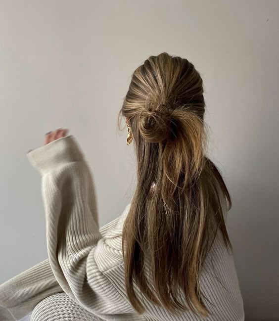 loose hairstyles aesthetic loose bun