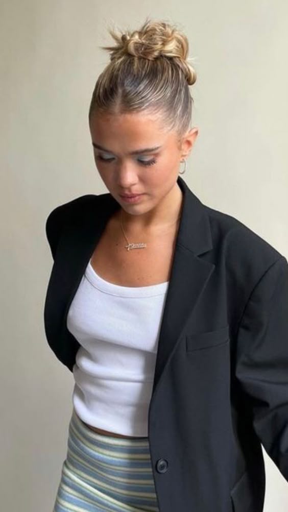 Aesthetic Sleek Hairstyles: My 20+ Favorites You'll Also Love 3 blonde bun hairstyle