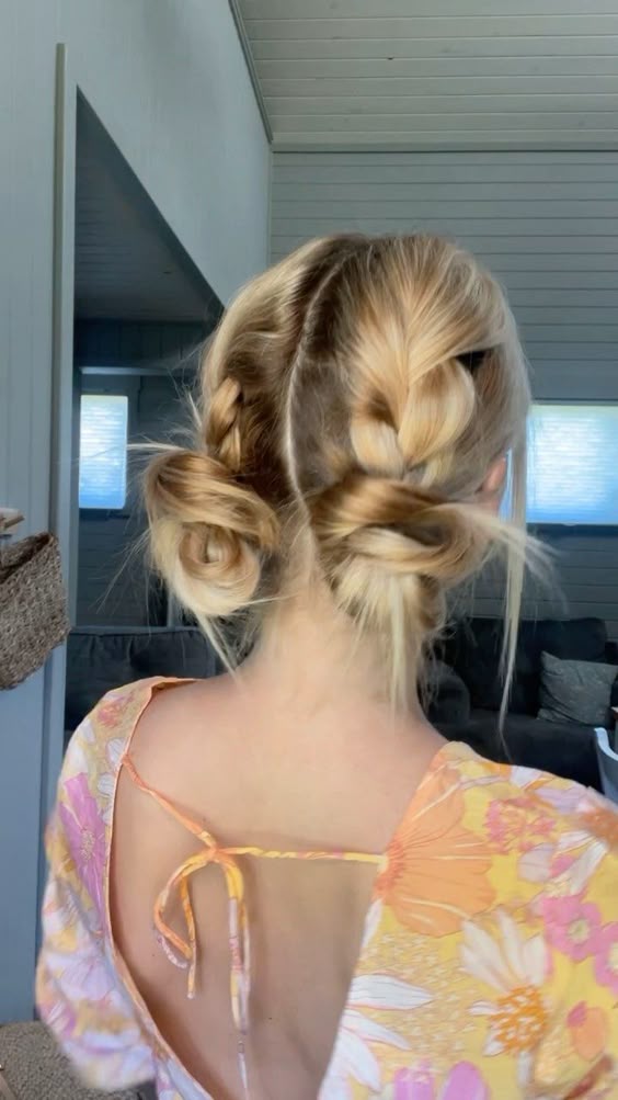 vacation hairstyles blonde beach hair